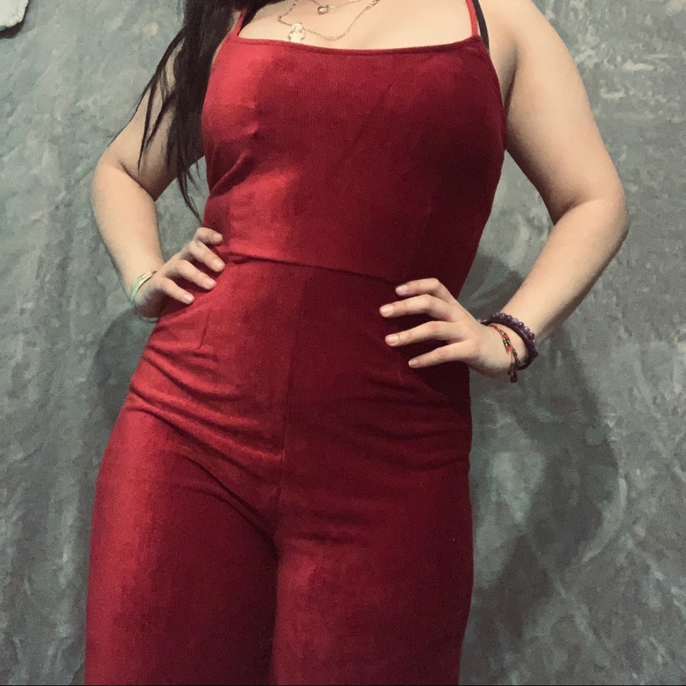 🌿 red velvet jumpsuit